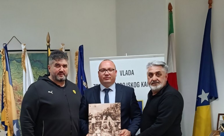 files/.tmb/ministar-sirovica-uprilicio-prijem-za-predstavnike-reprezentacije-bih-u-sjedecoj-odbojci-2-.jpg