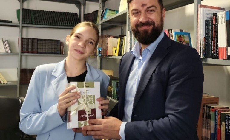 files/posjeta-ucenika-nastavnika-i-predstavnika-galerije-preporod-2.jpg