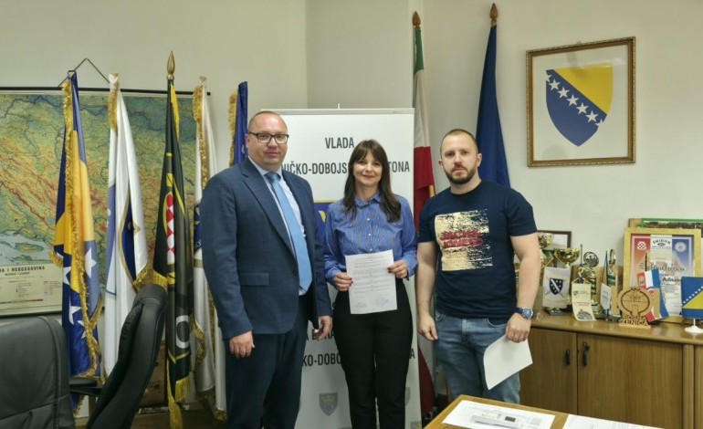 files/potpisani-ugovori-za-stambeno-zbrinjavanje-pripadnika-branilacke-populacije.jpg